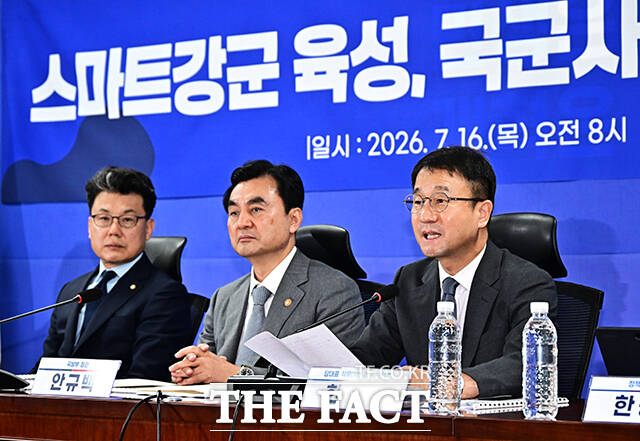 모두발언하는 한병도 더불어민주당 대표 겸 원내대표.