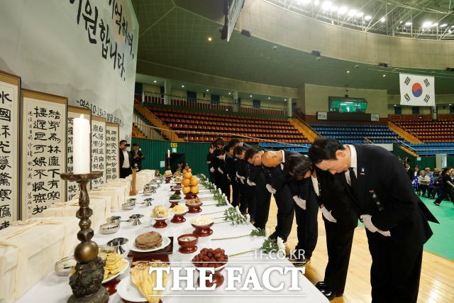 구례군은 여순 10·19사건 희생자 유해발굴 봉안식을 열고, 구례 차독골에서 발굴한 희생자 유해를 봉안했다. /구례군