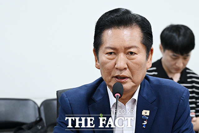 정청래 더불어민주당 전 대표가 16일 오전 서울 여의도 국회 의원회관에서 열린 '검사 권력 오남용 사례로 본 형사소송법 개정 토론회'에 참석해 인사말을 하고 있다. /국회=남용희 기자