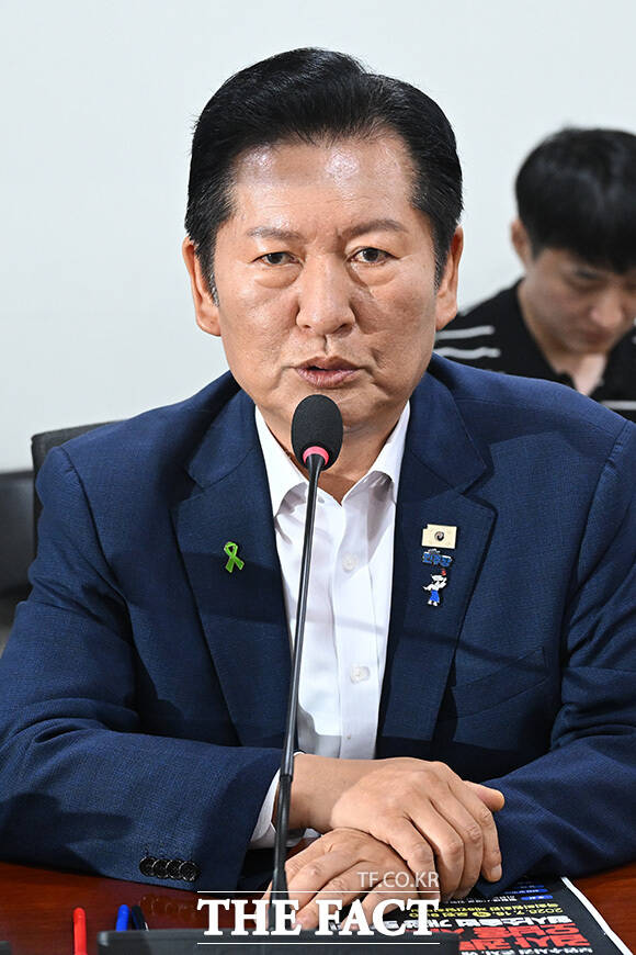 '검사 권력 오남용 사례로 본 형사소송법 개정 토론회' 참석해 발언하는 정 전 대표(오른쪽).