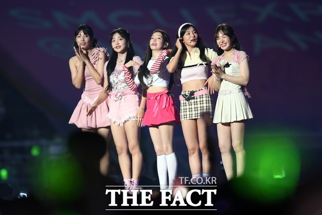 그룹 레드벨벳의 조이 예리 아이린 슬기 웬디(왼쪽부터)가 31일부터 8월 2일까지 팬콘 'A Day in Red & Velvet'을 개최한다./더팩트DB