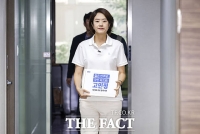 '젊은 민주당, 국민 속으로'...당대표 후보자 등록하는 고민정 의원 [TF사진관]