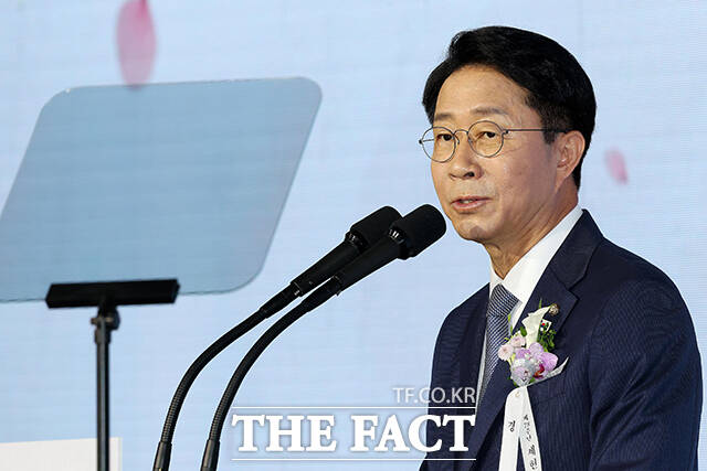 조정식 국회의장이 17일 오전 서울 여의도 국회에서 열린 제78주년 제헌절 경축식에 참석해 경축사를 하고 있다.