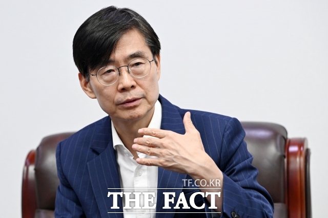 조경태 국민의힘 의원이 15일 오후 서울 여의도 국회 의원회관에서 <더팩트>와 인터뷰를 하고 있다./남용희 기자
