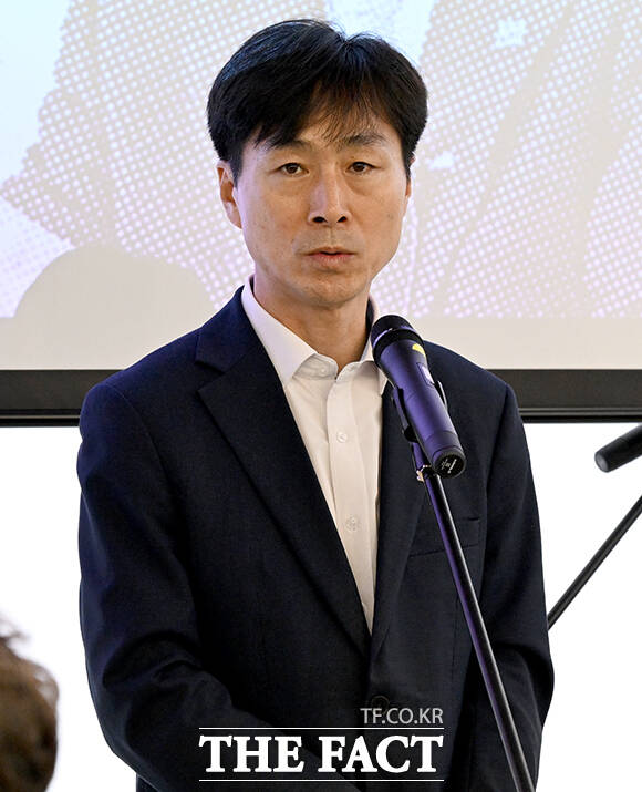 추모사하는 한창민 사회민주당 대표.