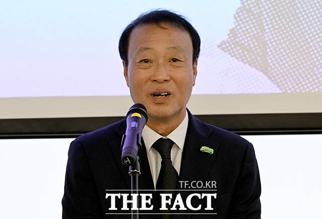 인사말하는 조승수 이사장.