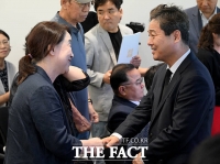  악수하는 심상정-김영배 [포토]