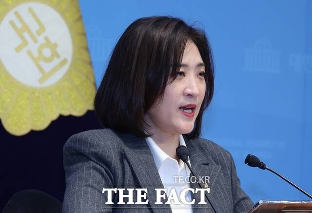 최보윤 국민의힘 수석대변인은 19일 논평을 내고 이재명 정부의 금융 정책을 비판하며 증시 안정 대책과 무주택 실수요자 대출 지원책 마련을 요구했다. /뉴시스