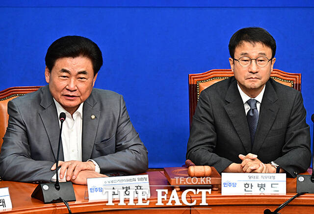 인사말 하는 소병훈 더불어민주당 중앙당선거관리위원장.