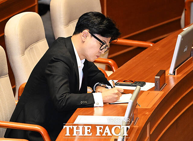 한동훈 무소속 의원이 20일 오후 서울 여의도 국회에서 열린 제437회 국회(임시회) 제1차 본회의에 참석하고 있다. /국회=배정한 기자