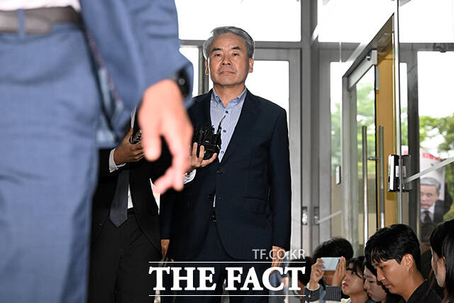 이종섭 전 국방부 장관이 지난해 9월 서울 서초구 한샘빌딩에 마련된 채상병 특검 사무실에 피의자 신분으로 출석하고 있다. /서예원 기자