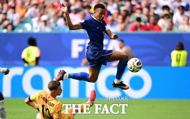 19일(한국시간) 미국 마이애미에서 열린 2026 FIFA 월드컵 프랑스와 잉글랜드의 동메달 결정전에서 프랑스의 킬리안 음바페가 드리블을 하고 있다. /마이애미=신화.뉴시스