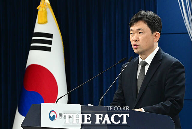 윤민호 통일부 대변인이 20일 오전 서울 종로구 정부서울청사에서 현안 관련 정례브리핑을 하고 있다. /임영무 기자