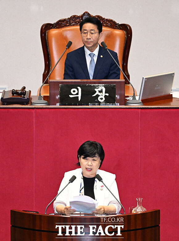종합특검 연장법안에 대한 제안설명하는 서영교 법사위원장.