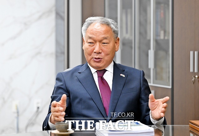 이용우 부여군수가 올해 추진계획을 밝히고 있다. /김형중 기자