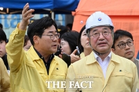  소방 브리핑 받는 박찬대·윤호중 [포토]