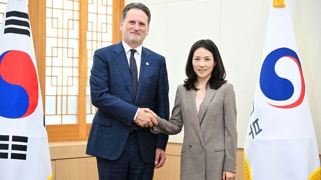 김진아 외교부 2차관은 방한 중인 피에르 크랜뷜 국제적십자위원회(ICRC) 사무총장을 21일 면담하고 우크라이나에 있는 북한군 포로들이 한국행을 희망한다면 전원 수용하겠다는 정부 입장을 거듭 강조했다. /외교부