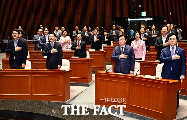 정점식 국민의힘 원내대표가 21일 오후 서울 여의도 국회에서 열린 의원총회에 참석해 모두발언을 하고 있다. /국회=배정한 기자