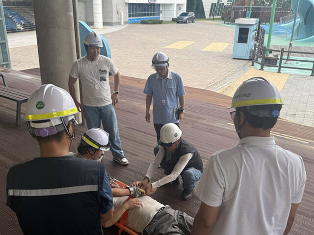 국립울진해양과학관이 폭염·밀폐공간 사고 대비 실전형 안전훈련을 실시하고 있다. /국립울진해양과학관