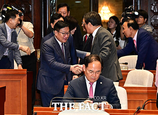 정점식 국민의힘 원내대표가 21일 오후 서울 여의도 국회에서 열린 의원총회에 참석해 모두발언을 하고 있다. /국회=배정한 기자