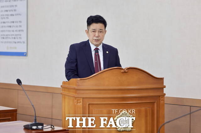 이교희 천안시의원이 제290회 임시회 의회운영위원회에서 조례 개정안을 설명하고 있다. /천안시의회