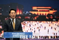 '제2세종문화회관' 옆에 선 오세훈 서울시장 [포토]