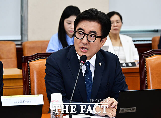 의사진행 발언하는 김성회 더불어민주당 의원.