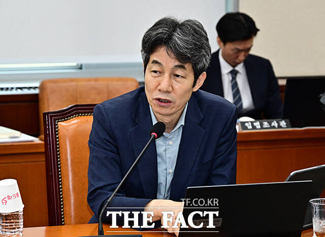 의사진행 발언하는 윤건영 더불어민주당 의원.