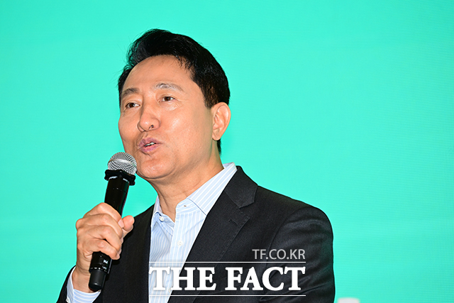 더불어민주당은 22일 오세훈 서울시장이 이른바 '명태균 여론조사 대납 의혹'으로 1심 법원으로부터 시장직 상실형을 선고받은 데 대해