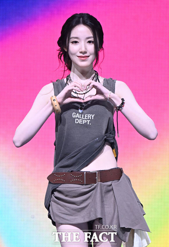 아이들의 멤버 슈화가 스크린 데뷔작 '행복하고 즐거운 날들'로 제51회 토론토국제영화제를 빛낸다. 사진은 지난 6일 오후 서울 광진구 예스24 라이브홀에서 열린 미니9집 '위 메이드' 쇼케이스에 참석해 포즈를 취하고 있는 모습. /이새롬 기자