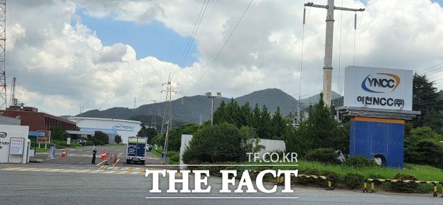 여천NCC(나프타분해설비)가 통합되면 현재 연간 총생산량 352만 톤에서 139만 톤을 감축한 연간 213만 톤을 생산하게 된다. 여천NCC 전경. /김영신 기자
