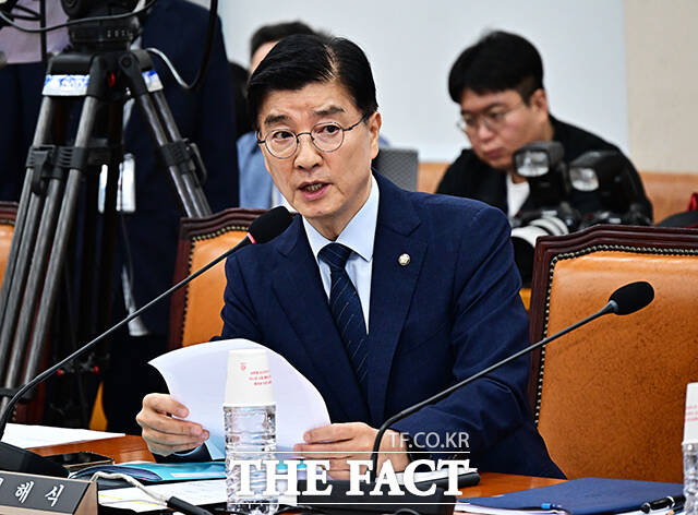 의사진행 발언하는 이해식 더불어민주당 의원.