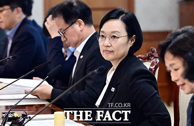 한성숙 국무총리가 23일 오후 서울 종로구 정부서울청사에서 열린 국제개발협력위원회 회의에 참석해 모두발언을 하고 있다. /임영무 기자