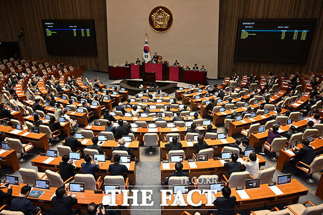 22대 국회 후반기 상임위원장으로 선출된 국민의힘 의원들이 23일 오후 서울 여의도 국회에서 열린 제 437회 국회(임시회) 2차 본회의에서 당선 인사를 하고 있다. 왼쪽 위부터 시계방향으로 김희정 교육위원장, 송석준 외교통일위원장, 김성원 산업통상자원중소벤처기업위원장, 이만희 보건복지위원장, 유의동 국토교통위원장, 이양수 정보위원장. /국회=서예원 기자
