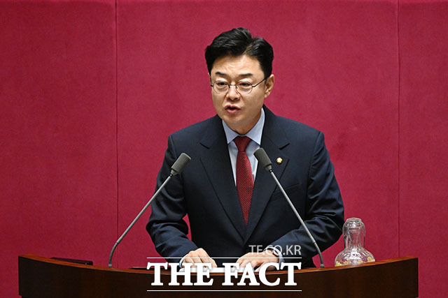 22대 국회 후반기 상임위원장으로 선출된 국민의힘 의원들이 23일 오후 서울 여의도 국회에서 열린 제 437회 국회(임시회) 2차 본회의에서 당선 인사를 하고 있다. 왼쪽 위부터 시계방향으로 김희정 교육위원장, 송석준 외교통일위원장, 김성원 산업통상자원중소벤처기업위원장, 이만희 보건복지위원장, 유의동 국토교통위원장, 이양수 정보위원장. /국회=서예원 기자