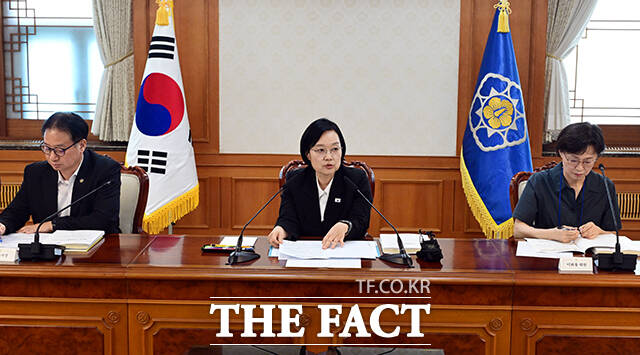 한성숙 국무총리가 23일 오후 서울 종로구 정부서울청사에서 열린 국제개발협력위원회 회의에 참석해 모두발언을 하고 있다. /임영무 기자