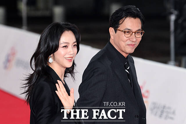 배우 탕웨이(왼쪽)와 김태용 부부가 둘째 아이를 출산했다. 탕웨이는 2014년 김태용 감독과 결혼 했으며 2016년 첫째 딸 썸머를 얻었다./더팩트DB