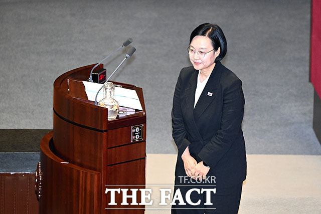 한성숙 국무총리가 23일 오후 서울 여의도 국회에서 열린 제 437회 국회(임시회) 2차 본회의에서 취임 인사를 하고 있다. /국회=서예원 기자