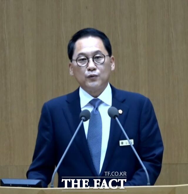경기도의회 안광률 더불어민주당 대표의원이 23일 첫 교섭단체 연설을 하고 있다. /이승호 기자