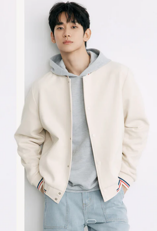 필리핀 대표 패션 브랜드 벤치(BENCH)​가 최근 김수현과 함께한 신규 컬렉션 캠페인을 공개한 가운데 김수현이 화보에서 착용한 데님 재킷은 공식 온라인 스토어에서 전 사이즈가 빠르게 품절됐다. /벤치(BENCH) 홈페이지 캡처