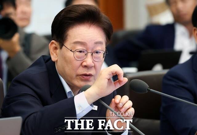 청와대가 최근 노근리 유족들과 비공개 간담회를 갖고, 정부 차원에서 노근리를 비롯한 과거사 사건에 대한 '통합 배·보상' 입법 방안을 검토 중인 것으로 확인됐다. /청와대통신사진기자단·뉴시스