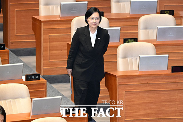 한성숙 국무총리가 23일 오후 서울 여의도 국회에서 열린 제 437회 국회(임시회) 2차 본회의에서 취임 인사를 하고 있다. /국회=서예원 기자