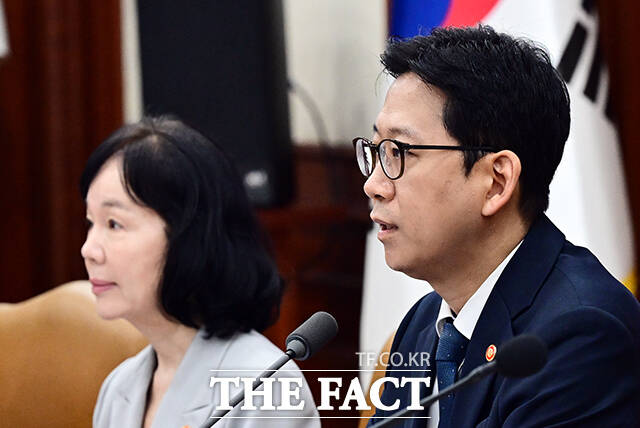 배경훈 부총리 겸 과학기술정보통신부 장관이 23일 오전 서울 종로구 정부서울청사에서 열린 과학기술관계장관회의에 참석해 모두발언을 하고 있다. /임영무 기자