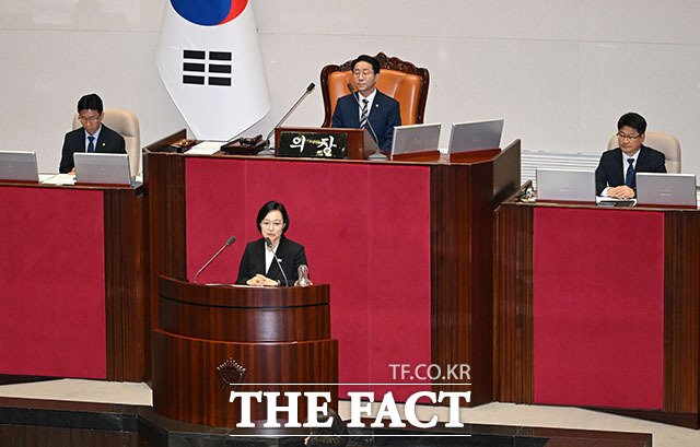한성숙 국무총리가 23일 오후 서울 여의도 국회에서 열린 제 437회 국회(임시회) 2차 본회의에서 취임 인사를 하고 있다. /국회=서예원 기자