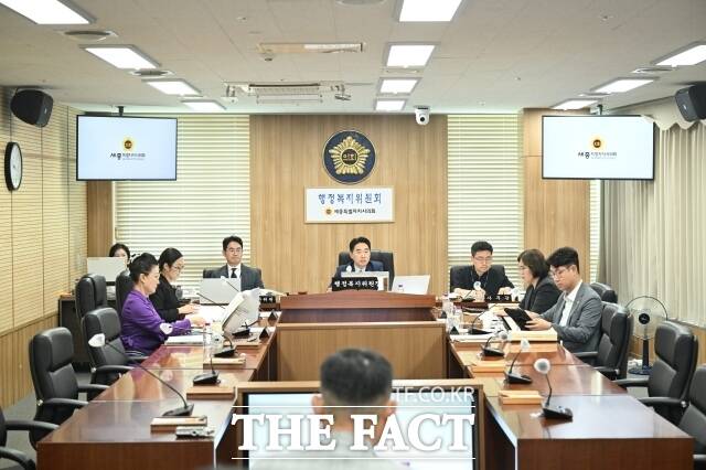 세종시의회 행정복지위원회가 22일 제108회 임시회 행복위 4차 회의를 제1회 추가경정예산안과 기금운용계획 변경안을 심사하고 있다. /세종시의회