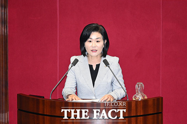 22대 국회 후반기 상임위원장으로 선출된 국민의힘 의원들이 23일 오후 서울 여의도 국회에서 열린 제 437회 국회(임시회) 2차 본회의에서 당선 인사를 하고 있다. 왼쪽 위부터 시계방향으로 김희정 교육위원장, 송석준 외교통일위원장, 김성원 산업통상자원중소벤처기업위원장, 이만희 보건복지위원장, 유의동 국토교통위원장, 이양수 정보위원장. /국회=서예원 기자