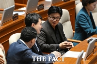  본회의 참석한 한동훈 무소속 의원 [포토]