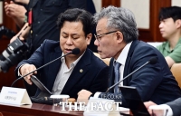  대화하는 박인규 과학기술혁신본부장과 이주한 대통령실 과학기술연구비서관 [포토]