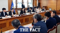  국제개발협력위원회 회의 주재하는 한성숙 총리 [포토]