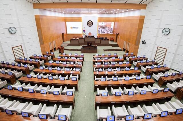 제12대 상임위원장 가운데 50대가 8명으로 전체의 72.7%를 차지했다. 40대는 2명(18.2%), 60대는 1명(9.1%)이었다. /서울시의회